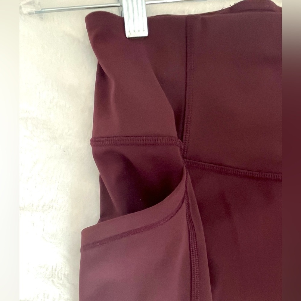 Lululemon Purple Burgundy Cropped Side Pockets Luxtreme Leggings Womens 6 - Picture 4 of 9